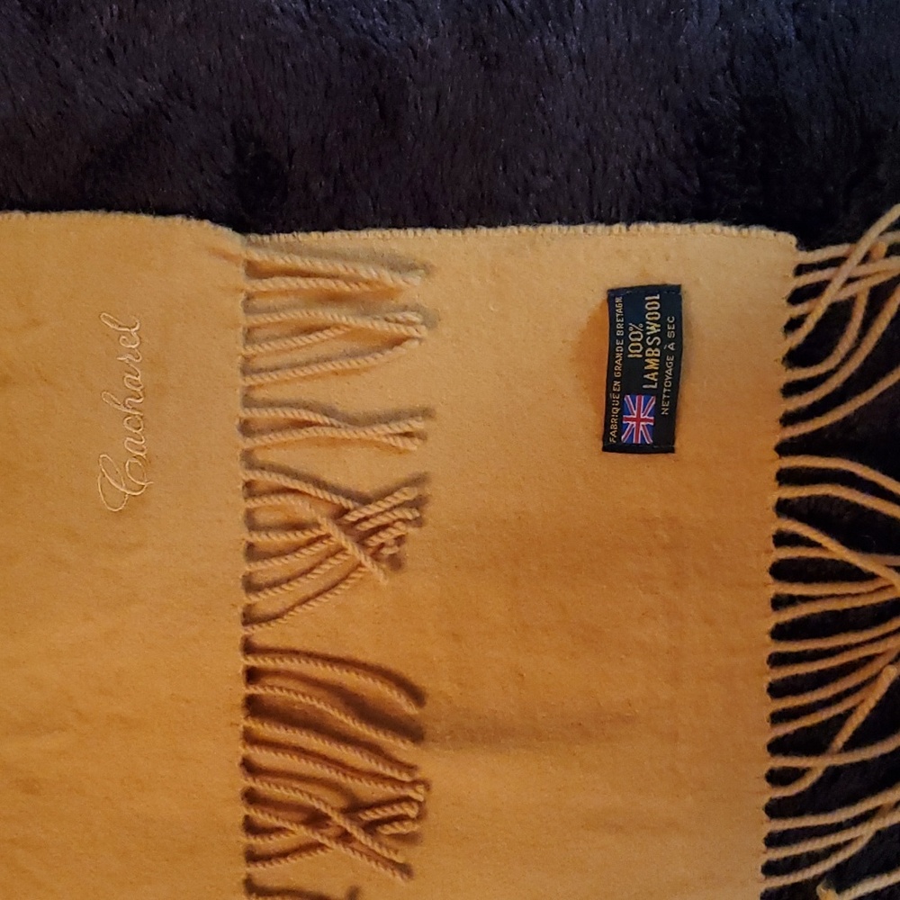 Cacharel 100% lambswool scarf